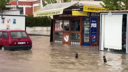 Malatya'da şiddetli sağanak: Yollar göle döndü