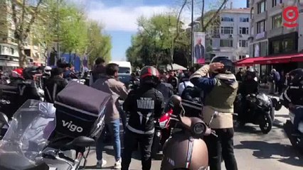 Vigo'da çalışan motokuryeler, saatlik ücret sömürüsüne karşı 3 gündür direniyor: İşçiler bugün Bağdat Caddesi'ni kapattı