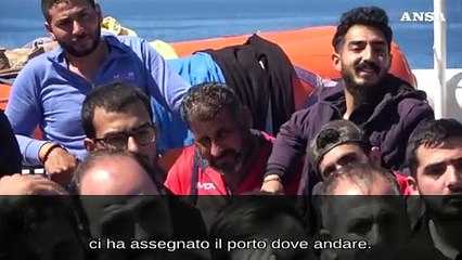 Скачать видео: Life Support, canti e balli a bordo all'annuncio della rotta su Ravenna