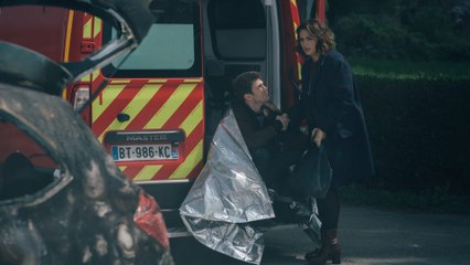 Mademoiselle Holmes : Appel à l'aide après un accident 🚗