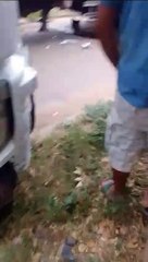 VEHÍCULO TERMINA DEBAJO DE UN CAMIÓN EN LA AV. TRES PASOS AL FRENTE Y 8VO ANILLO