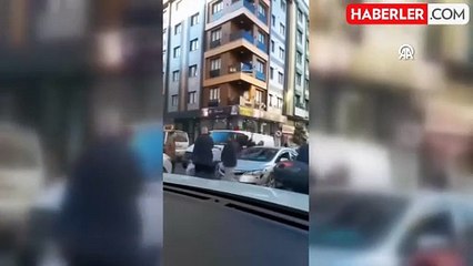 Güngören'de sürücülerin baltalı kavgası cep telefonu kamerasına yansıdı