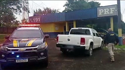 PRF apreende 441 quilos de maconha após duas tentativas de fuga na BR-277 em Céu Azul