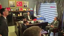 Devir teslim töreninde kavga! YRP'li eski başkan MHP'li yeni başkana çiçek fırlatıp küfür etti
