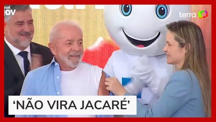 Lula é vacinado contra gripe ao lado de Zé Gotinha no Planalto