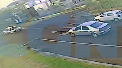 Câmera registra acidente entre três carros no Cancelli