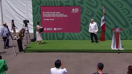 Así reaccionó AMLO al eclipse solar total 2024 en La Mañanera