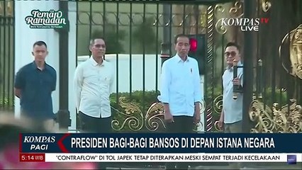 Jelang Lebaran, Jokowi Bagi-Bagi Paket Sembako di Depan Istana Negara