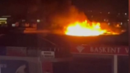 İş merkezinin çatısında çıkan yangın korkuttu