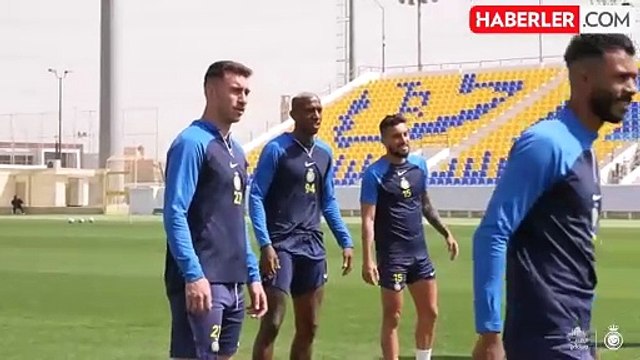 Kırmızı kart gören Cristiano Ronaldo, hakeme yumruk kaldırdı
