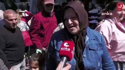 Video herunterladen: Mahmutpaşa'da bayram alışverişine çıkan yurttaş: Bir başörtü bile alamadık gidiyoruz, alma şansın yok, ateş pahası olmuş her şey