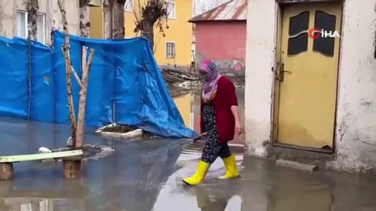 Meteoroloji uyarmıştı: Yağmur bir şehrimizi yuttu, evler sular altında