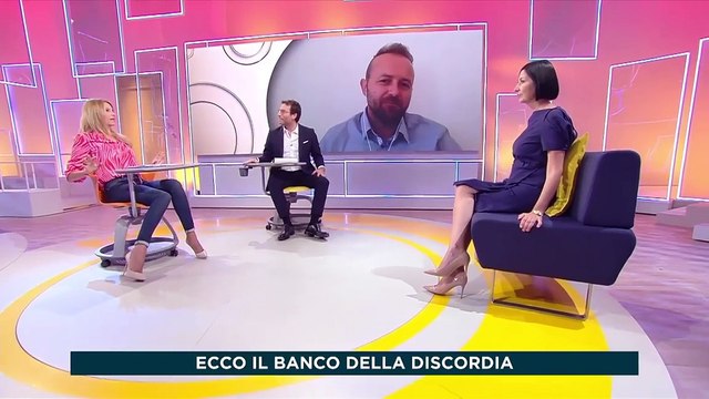 polemica banchi scuola