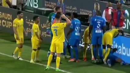 Cristiano Ronaldo kırmızı kart görünce hakeme yumruk kaldırdı