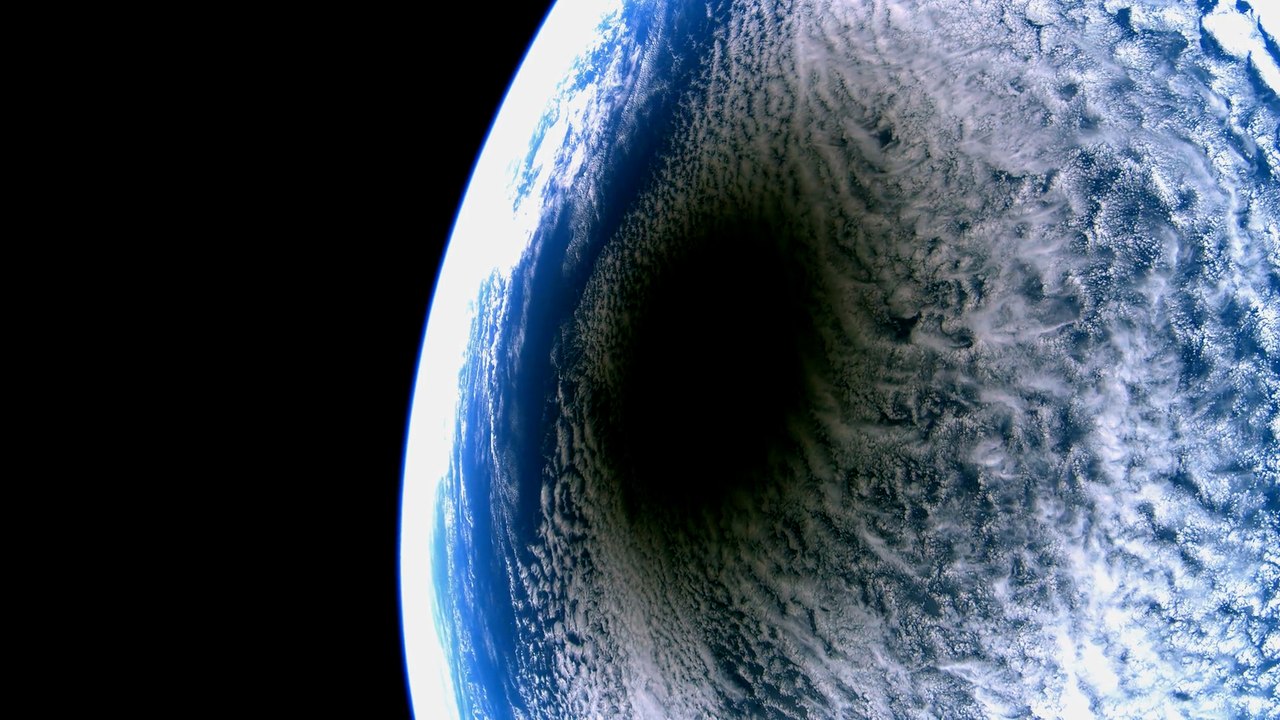 Les images spectaculaires de l'éclipse solaire...
