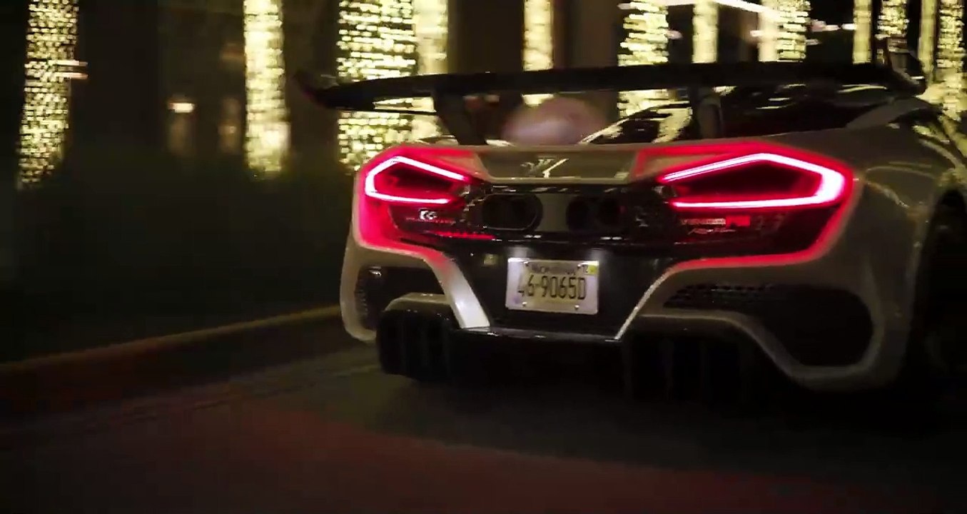 VÍDEO: un Hennessey Venom F5 Revolution de 1.842 CV anda suelto de noche y suena que da miedo