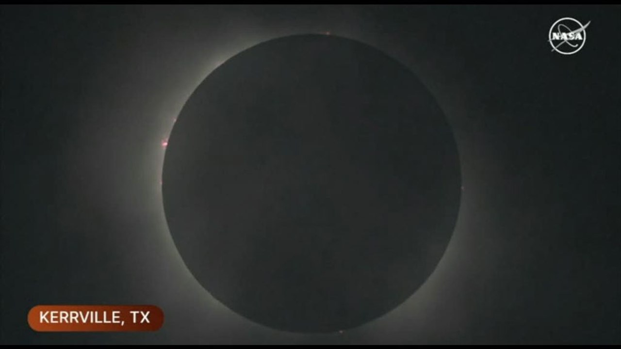 L'eclissi totale di sole sul Texas vista dallo spazio
