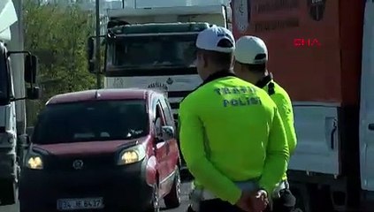 Avcılar'da şoförün hakimiyetini kaybettiği TIR devrildi