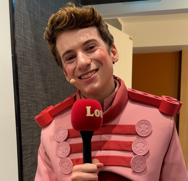 Dans les coulisses du spectacle "Le Soldat Rose"