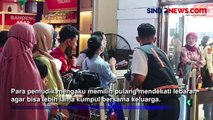 Gelombang Pemudik Masih Padati Stasiun Pasar Turi Surabaya pada H-1 Lebaran