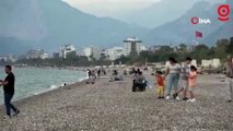 Bayram tatilinde Antalya'ya gidenlere kötü sürpriz; Çok az sayıda kişi denize girdi