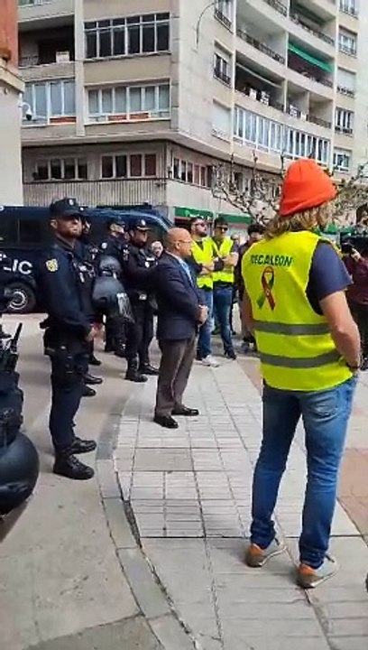 Tractorada en León. El subdelegado habla con los afectados