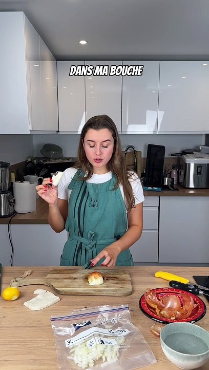 Je teste vos techniques pour ne pas pleurer avec les oignons 