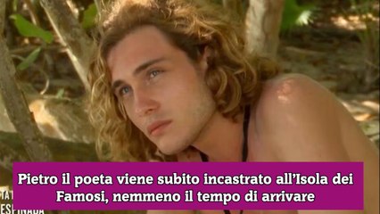 Pietro il poeta viene subito incastrato all’Isola dei Famosi, nemmeno il tempo di arrivare