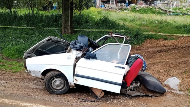 Araç ikiye ayrıldı, 2 kişi feci şekilde can verdi