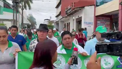 Trabajadores de salud toman las calles del centro de Santa Cruz