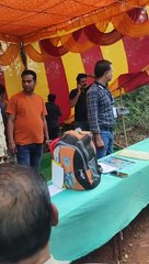 कार में मिलीं नोटों की गड्डियां, गिनने मंगानी पड़ी मशीन
