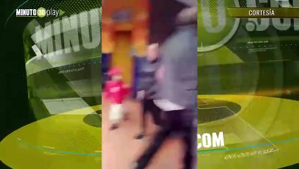 Un policía impidió la entrada a un baño a un operador en Transmilenio y lo amenazó con multarlo por no validar pasaje