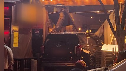 술집으로 돌진한 음주운전 추정 차량...13명 중경상 / YTN