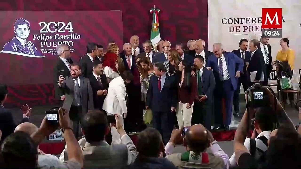 AMLO se toma fotografía con 23 gobernadores que integran el programa IMSS-Bienestar