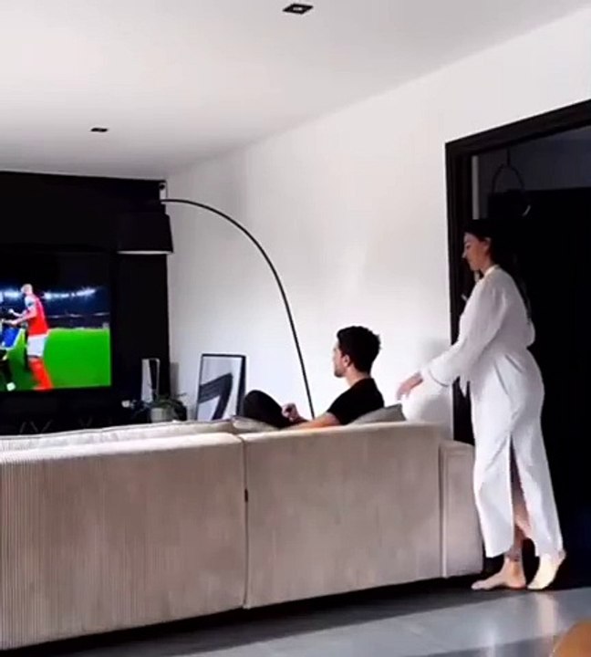 Coup de sifflet à l’amour : entre un  diner aux #chandelles suivie d’une savoureuse #soirée self-care et le #PSG en Ligue des champions #SelfCare #LDC #femmes #Football