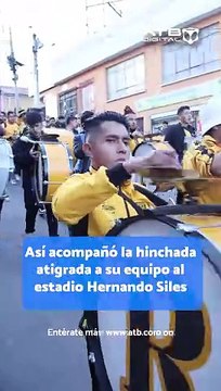 De esta manera, la gran caravana aurinegra acompañó a su equipo al estadio Hernando Siles.