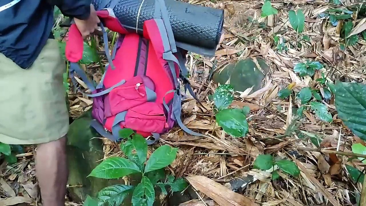 Build a cozy and warm survival shelter & fireplace with Buscraft camping ground