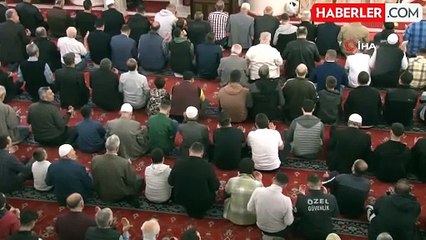 İzmirliler Bayram Namazında Tarihi Hisar Camii'ne Akın Etti