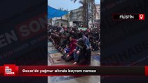 Gazze'de yağmur altında bayram namazı
