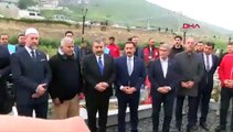 Bakan Koca, bayram namazını protesto edildiği şehirde kıldı