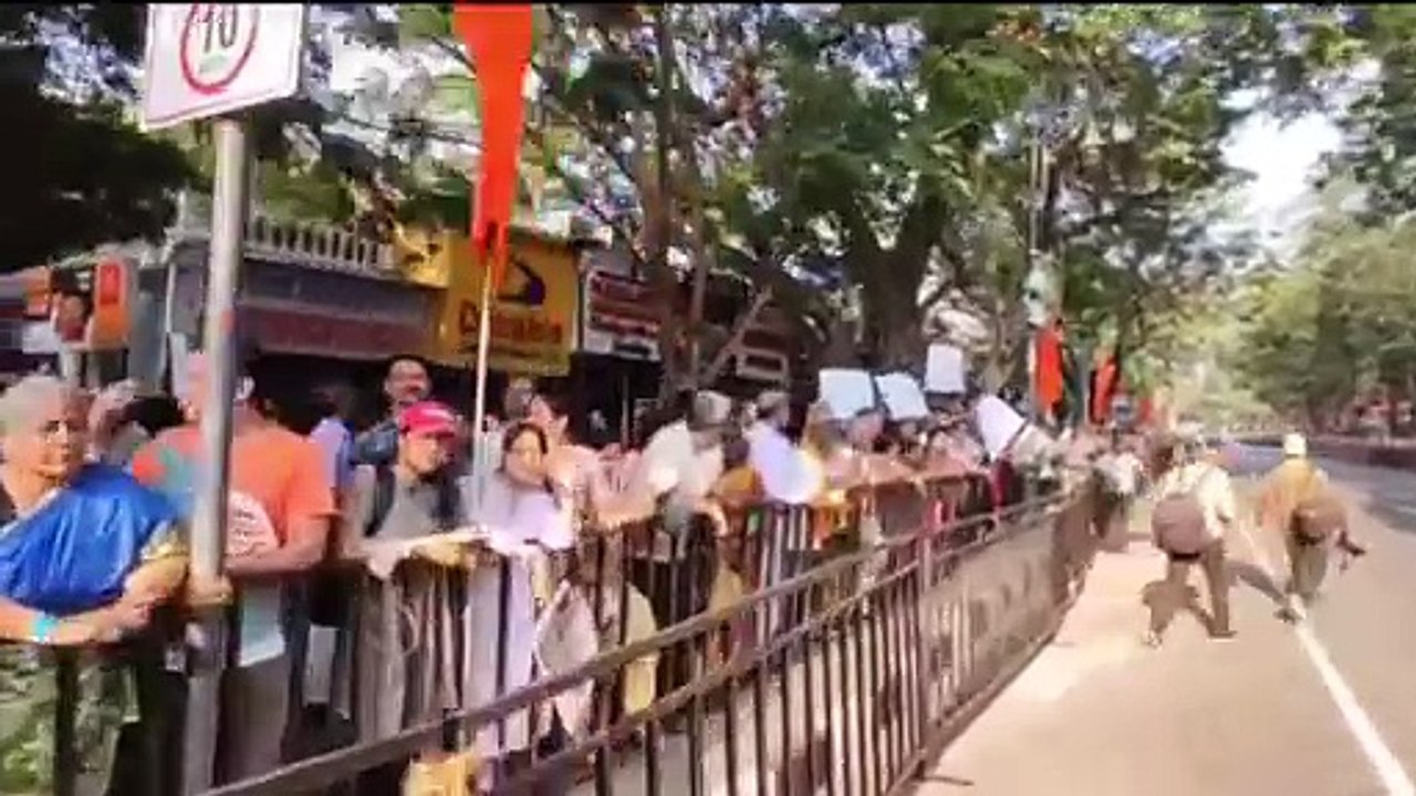 VIDEO: प्रवासियों पर चला पीएम मोदी का 'जादू', ग...