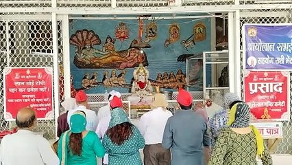 भगवान झूलेलाल मंदिर में सजाई झांकी