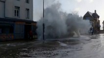 Impresionantes olas gigantes inundan las calles de la localidad francesa de Saint-Malo