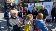 UPA reparte fresas de Huelva en Valladolid