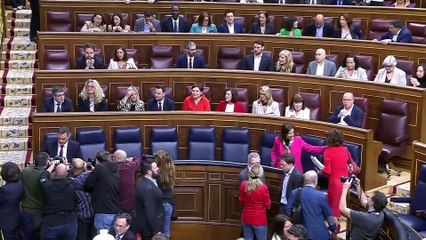 Sánchez denuncia una oposición "tóxica" mientras PP y Vox le acusan de "tapar" sus problemas