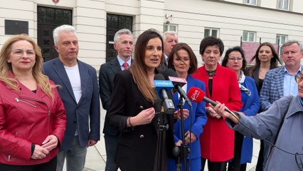 echodnia.eu 13 nowych radnych radomskiej rady Miejskiej z Radomskiego Paktu Samorządowego Radosława Witkowskiego pozowało do wspólnego zdjęcia na Placu Corazziego w Radomiu