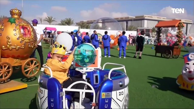 الرئيس السيسي يشارك أبناء الشهداء فرحتهم بعيد الفطر ويهديهم بعض الألعاب