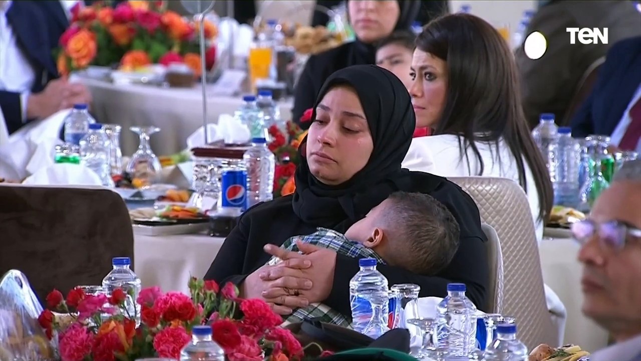 وسط تأثر الرئيس السيسي وبكاء أهالي الشهداء .. اوبريت "بلادي يا بلادي" عن الشهيد