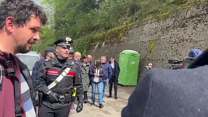 La leader del Pd Elly Schlein visita la centrale di Bargi dopo la tragedia: il video
