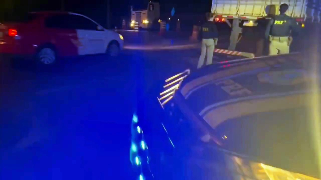 PRF apreende 400 mil maços de cigarros contrabandeados em Guarapuava